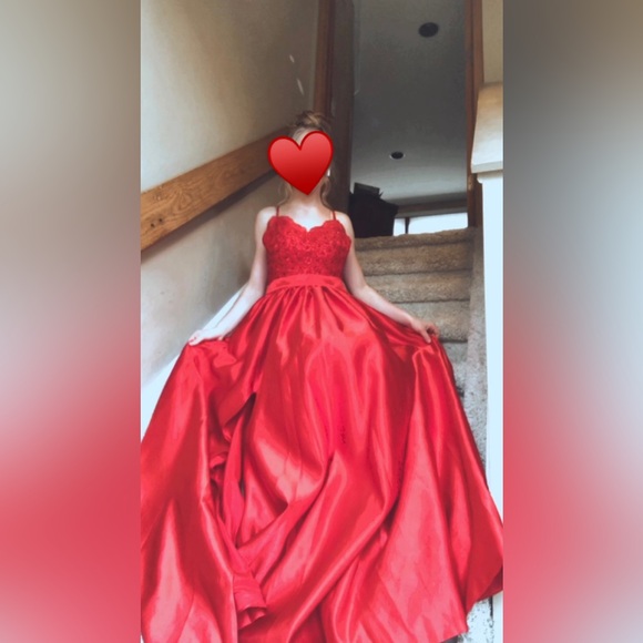 Red Wedding/Prom Dress - Picture 2 of 9